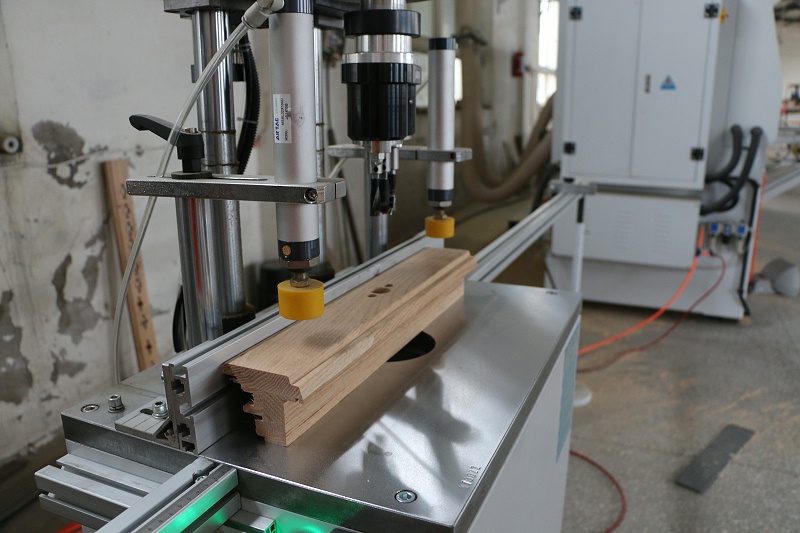 鋁包木門窗生產(chǎn)現(xiàn)場(chǎng)