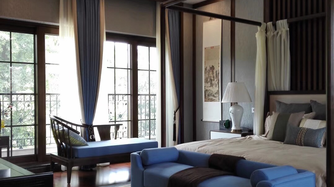 金堂木為湖濱藍(lán)郡別墅提供鋁包木門窗案例