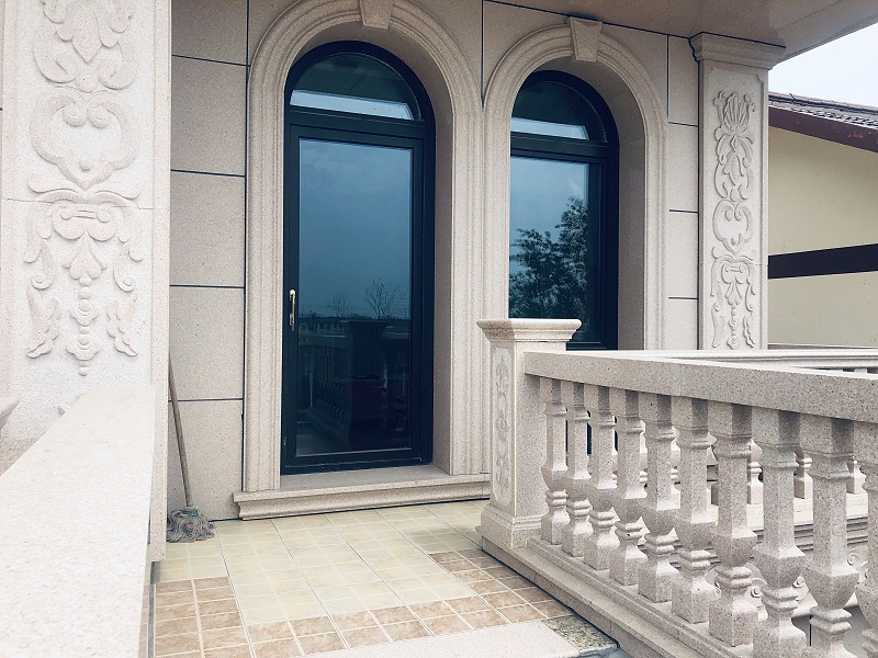 鋁包木內(nèi)開(kāi)門外景展示