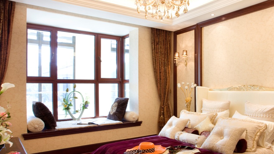 金堂木為翡翠藍(lán)灣提供鋁包木門窗案例