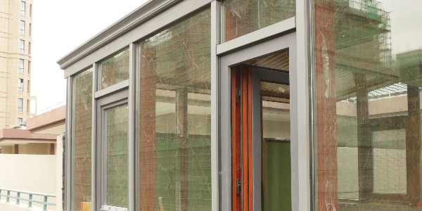 導致鋁包木陽光房漏水有哪些原因